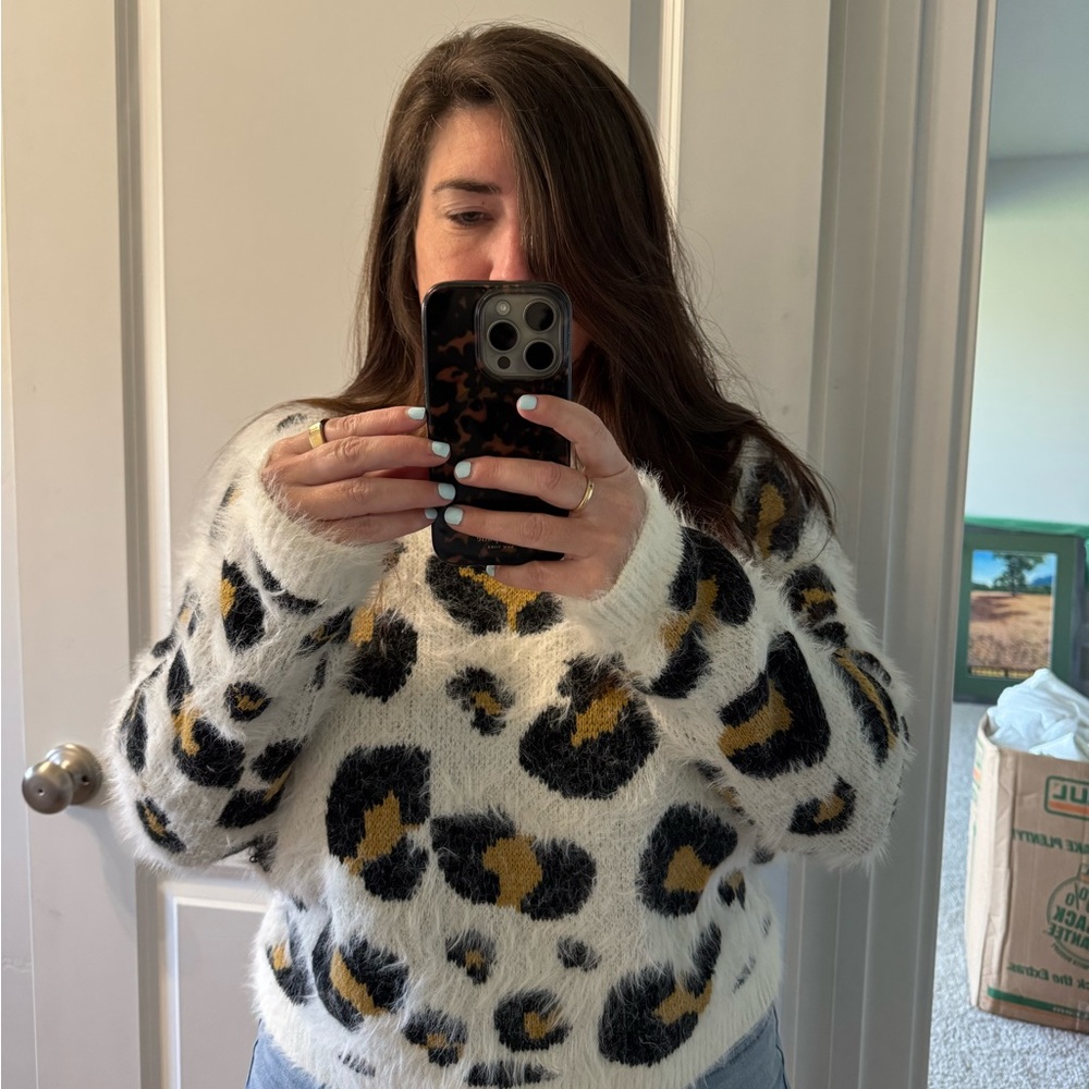 En Creme White and Black Crew Neck Sweater